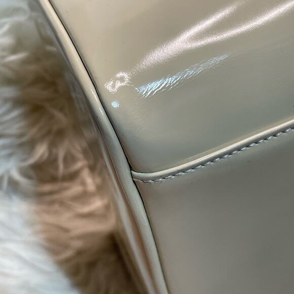 Gucci Almond patent leather Cosmetic case in good condition - Picture 5 of 8